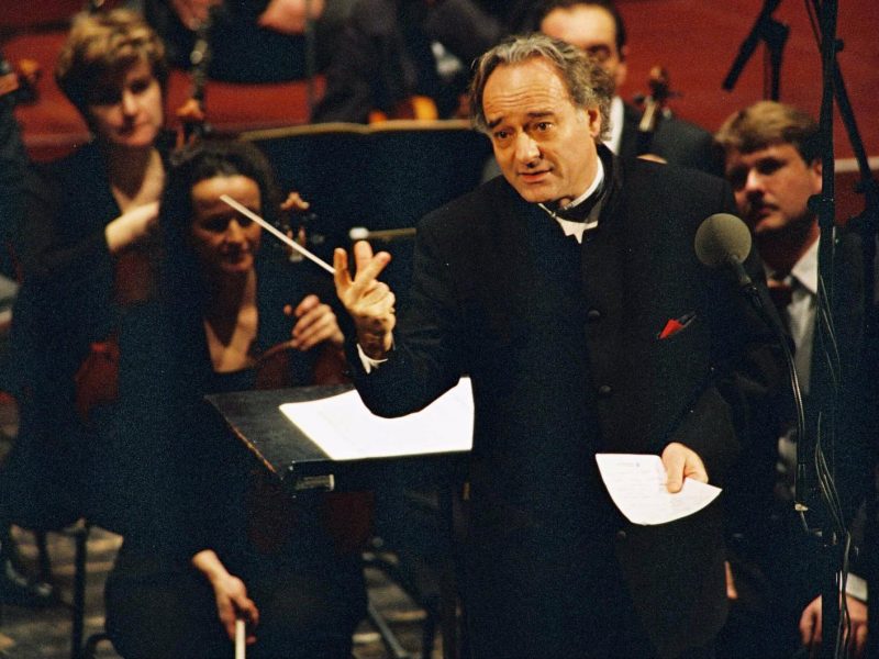 Marcello Viotti, Chefdirigent des Münchner Rundfunkorchesters, dirigiert ein Konzert der Reihe Vorhang auf. Credit BR/Nina Hornung
